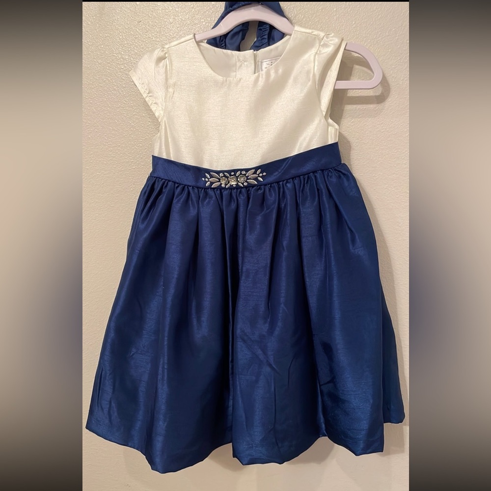 Dressed up by Gymboree Dress (3) with Bloomers 
Top is white
Bottom is blue